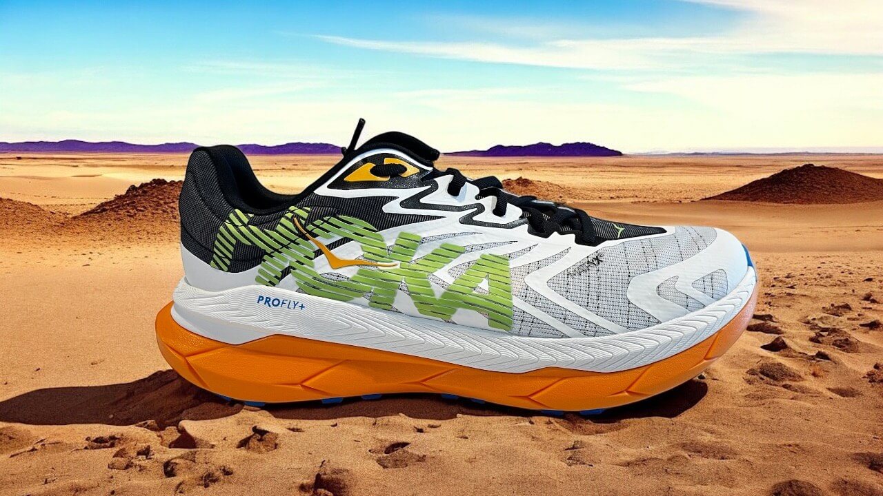 HOKA TECTON X 2: Está com a forma mais compacta, e a malha de cabedal, tem menos sobreposições e continua gerando bom suporte aos pés. 